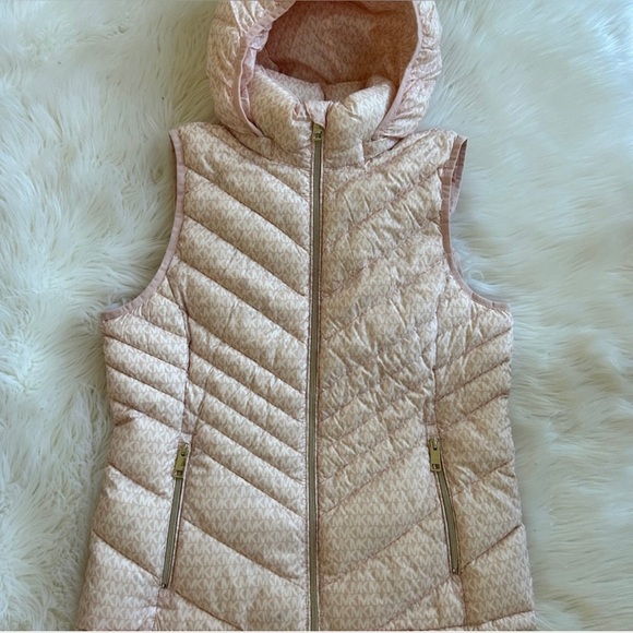 New! Michael Kors Down Sleeveless Vest - Picture 5 of 16